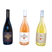 Trois bouteilles de vin Domaine Pilenium : rouge Le Cosmopolite, rosé L'Inattendu, blanc Le Délicat sur fond blanc