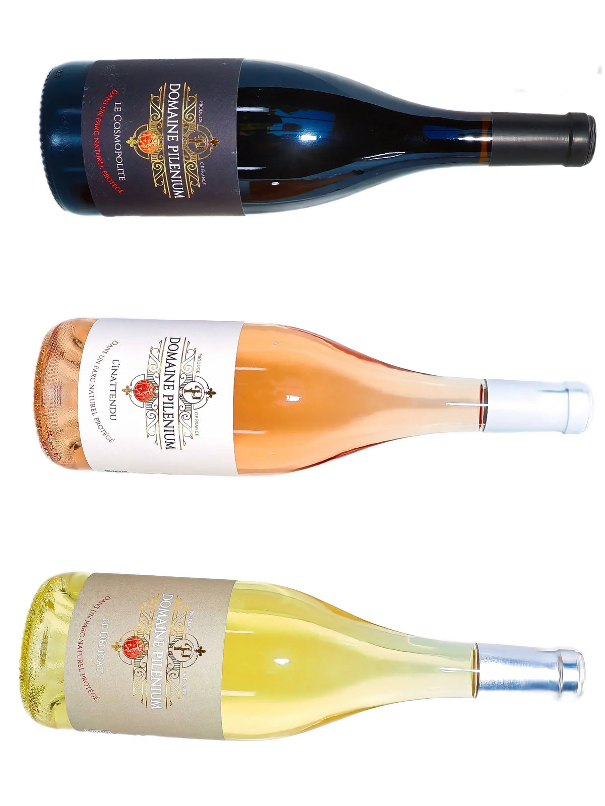 Trois bouteilles de vin bio AOP Corbières : rouge, rosé et blanc, produits en France dans un parc naturel protégé.
