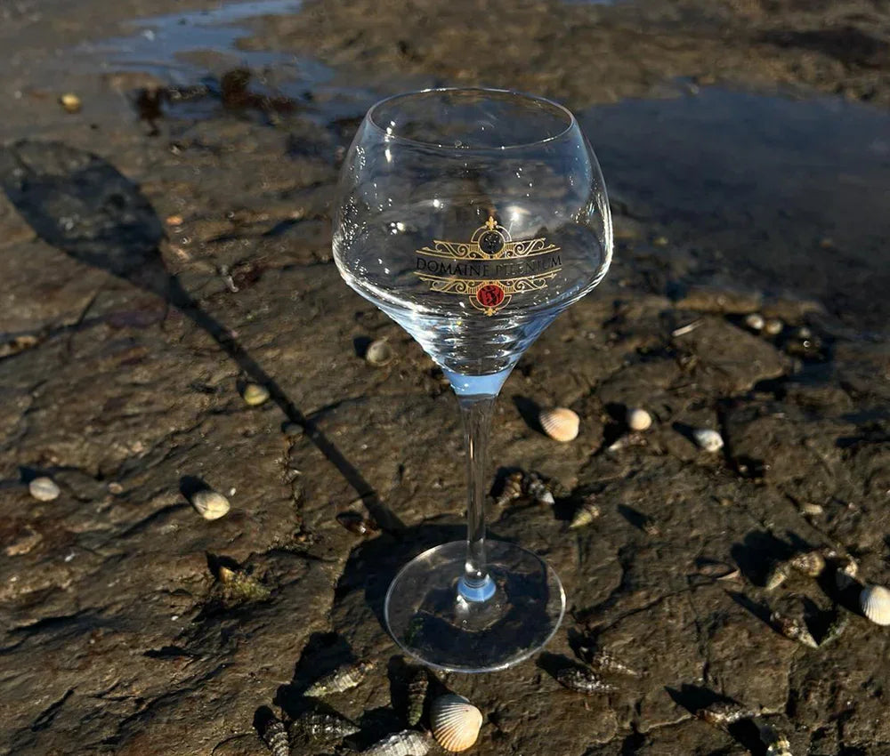 Servir, accorder, savourer. — Domaine Pilenium